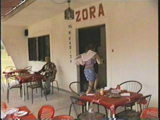 Ресторан назвается Zora